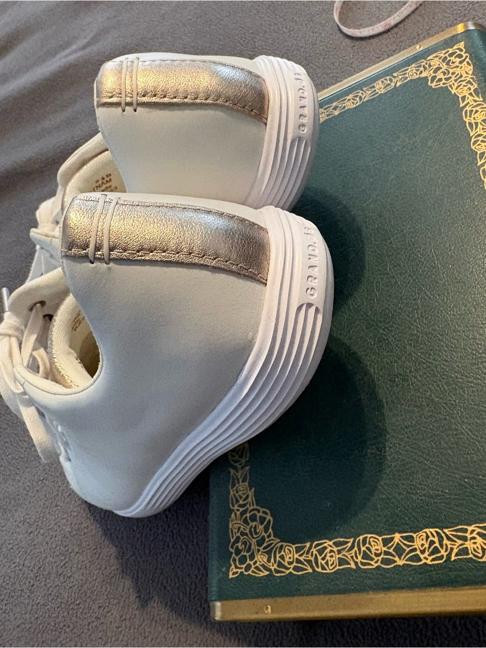 Cole Haan Women's White Low-Top Leather Sneakers EUC - Picture 5 of 8